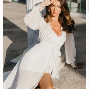 Elegant White Lace Trim Bride Getting Ready Robe